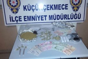 İstanbul'da uyuşturucu operasyonu: 5 g&ouml;zaltı