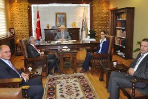 ''Artuklu &Uuml;niversitesi barış s&uuml;recinde kilit rol oynuyor''