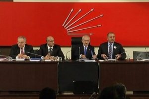 Kılı&ccedil;daroğlu mikrofonun a&ccedil;ık olduğunu unutunca