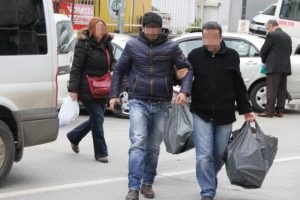 Ka&ccedil;ak sigara operasyonu: 16 g&ouml;zaltı
