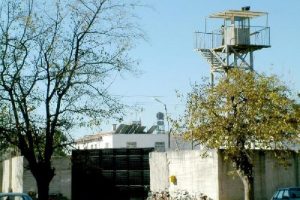 Ziyarete gittiği cezaevine tutuklu girdi