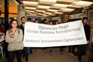 &Ouml;ğrencilerle &ouml;zel g&uuml;venlik&ccedil;iler arasında arbede!