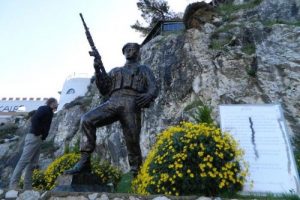 Bursa şehidine yapılan saygısızlığı affetmiyor