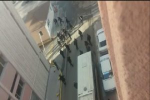Başbakanlık &ouml;n&uuml;nde hareketli dadikalar! Silahlı ş&uuml;pheli...
