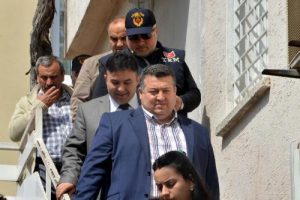 Yasadışı dinlemeye adı karışan m&uuml;d&uuml;r yeniden g&ouml;rev başında