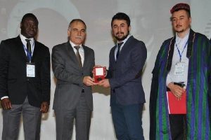 ''Bilimi s&ouml;m&uuml;rmek i&ccedil;in değil, insanca yaşamak i&ccedil;in kullanıyoruz''