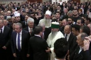 Makadonya'daki &ouml;ğretmenler: T&uuml;rk&ccedil;e kitabımız yok!