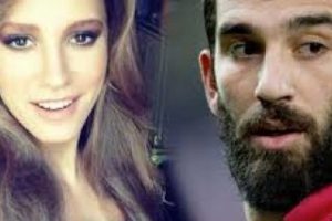 Serenay Sarıkaya Arda Turan'ı kızdırdı...