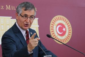 &Ouml;zcan Yeni&ccedil;eri komisyonu topa tuttu