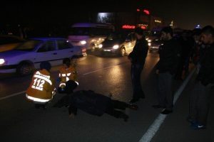 Kazada &ouml;len babalarının elini tutup g&ouml;zyaşı d&ouml;kt&uuml;ler