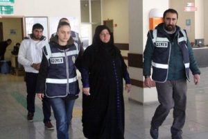 Hırsızlık ş&uuml;phelisi Suriyeli anne-oğul g&ouml;zaltında!