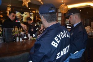 İstanbul'da alkoll&uuml; mekanlara yılbaşı denetimi