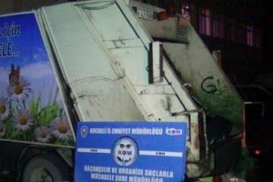 &Ccedil;&ouml;p kamyonundan &ccedil;ıkanlara inanamayacaksınız