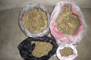Polis, 26 kilo esrar maddesi ele ge&ccedil;irdi