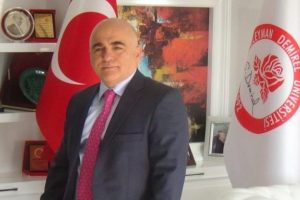 Rekt&ouml;r&uuml;n makamında b&ouml;cek araması