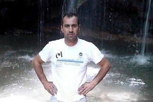 Otomobil TIR'ın altına girdi