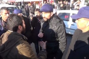Polis memuru DBP'li başkana b&ouml;yle yanıt verdi