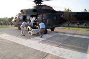 Kayalıklara d&uuml;şt&uuml; helikopterle kurtarıldı