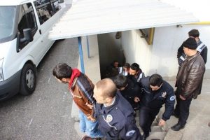Adliyeye sevk edilen 71 &ouml;ğrenci serbest bırakıldı