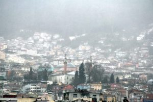Bursa'da sağanak ve fırtına etkili oluyor