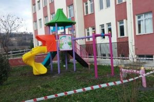 Minik &ouml;ğrenciler oyun grubuna kavuştu