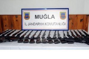 Minib&uuml;ste ruhsatsız 27 adet  av t&uuml;feği ele ge&ccedil;irildi