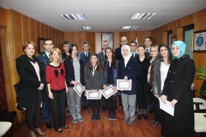 Bursalı &ouml;ğrencilerden insan hakları dersi!