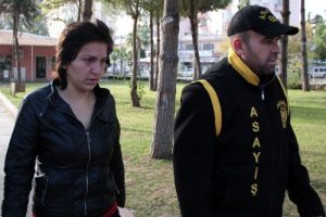 Dolandırıcıya 21 bin lirayı kendi elleriyle teslim etti!