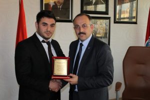 G&uuml;rsulu gen&ccedil; yazar, Başkan'a teşekk&uuml;r etti