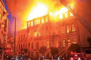 İstanbul'u 'sigara' yaktı