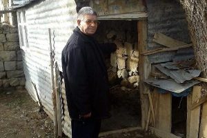 Vahşet! K&ouml;peğin derisini y&uuml;z&uuml;p...
