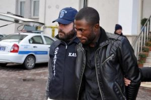 2 dolandırıcı sınırdışı edilecek