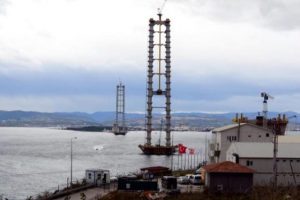 K&ouml;rfez K&ouml;pr&uuml;s&uuml;'nde ayak y&uuml;ksekliği 252 metreye y&uuml;kseldi