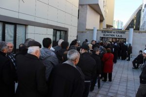 Bu da kayıp-ka&ccedil;ak elektrik bedeli kuyruğu