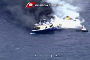 İtalyan savcı yanan feribota el koydu