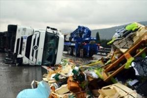 Tosta d&ouml;nen ara&ccedil;tan sağ &ccedil;ıktı