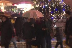Kar yağışı Taksim'de de etkili oldu
