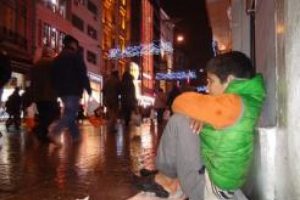 Kar ve soğuk hava en &ccedil;ok Suriyeli ve evsiz vatandaşları etkiledi