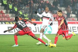 Beşiktaş'tan Atiba Hutchinson'a para cezası!