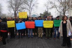 HDP'lilerden g&ouml;zaltı ve tutuklamalara tepki