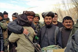 Afganistan'da 200 Taliban militanı teslim oldu