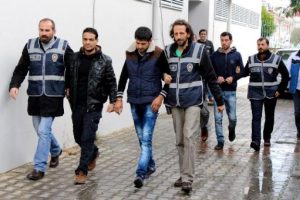 Suriyeli dolandırıcılar Antalya'da yakalandı