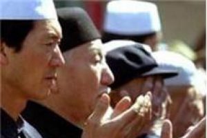 Namaz ve tesett&uuml;r yasaklanıyor!