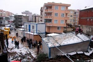 Toprak kaydı, konteyner altında kalan iş&ccedil;i &ouml;ld&uuml;!