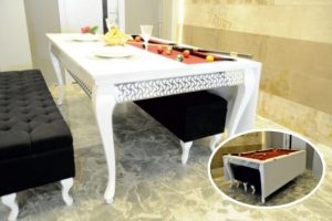 İkisi bir arada: Yemek ve bilardo masası