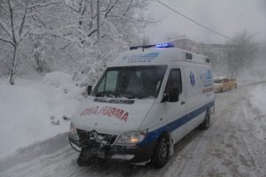 Uludağ yolu kapanınca, ambulans yolda kaldı!