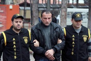 Emeklinin 110 bin lirasını dolandırırken yakalandı!
