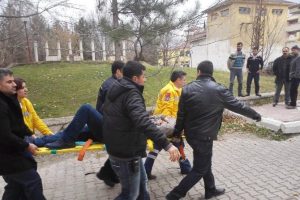 Polise bı&ccedil;aklı saldırı