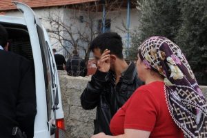 Eşini yaktığı iddia edilen kadın, "Benzini &uuml;zerine d&ouml;k&uuml;p &ccedil;akmağı &ccedil;aktı"