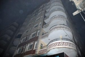 5. kattan d&uuml;şen 13 yaşındaki &ccedil;ocuk ağır yaralandı
